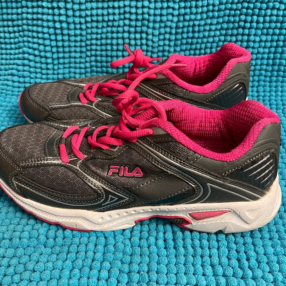 SLIP ON FILA SIZE 10 SPORTS SHOES LIKE NEW
